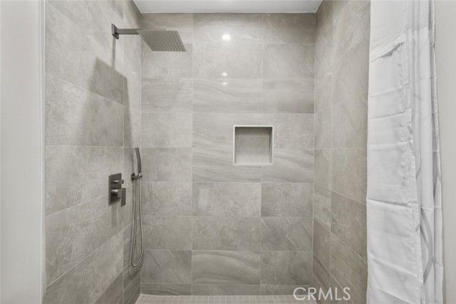 6820 Jellico Avenue, Van Nuys (los Angeles), CA 91406