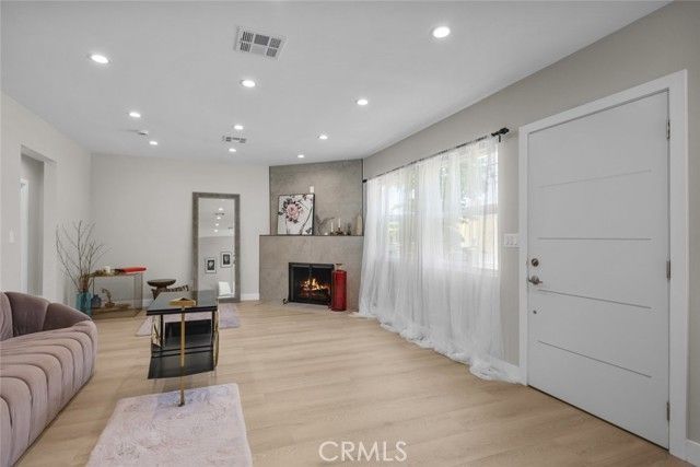 6820 Jellico Avenue, Van Nuys (los Angeles), CA 91406