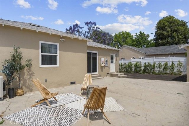 6820 Jellico Avenue, Van Nuys (los Angeles), CA 91406