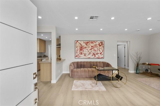 6820 Jellico Avenue, Van Nuys (los Angeles), CA 91406