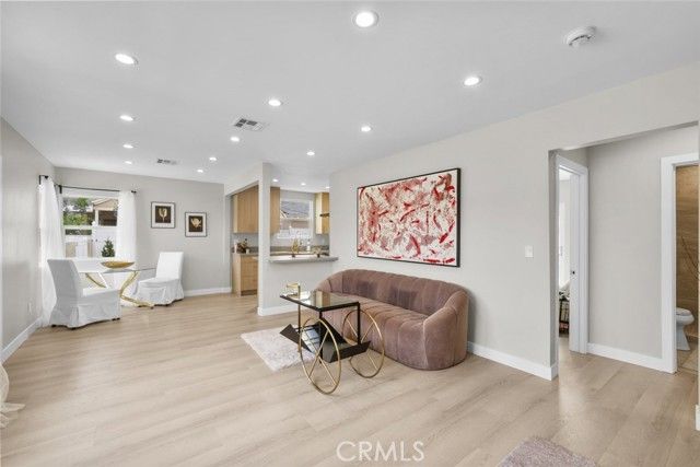 6820 Jellico Avenue, Van Nuys (los Angeles), CA 91406