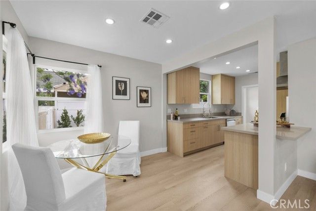 6820 Jellico Avenue, Van Nuys (los Angeles), CA 91406