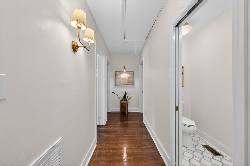 Image 12 of property listing at 1 Colleton Drive, Charleston, SC 29407