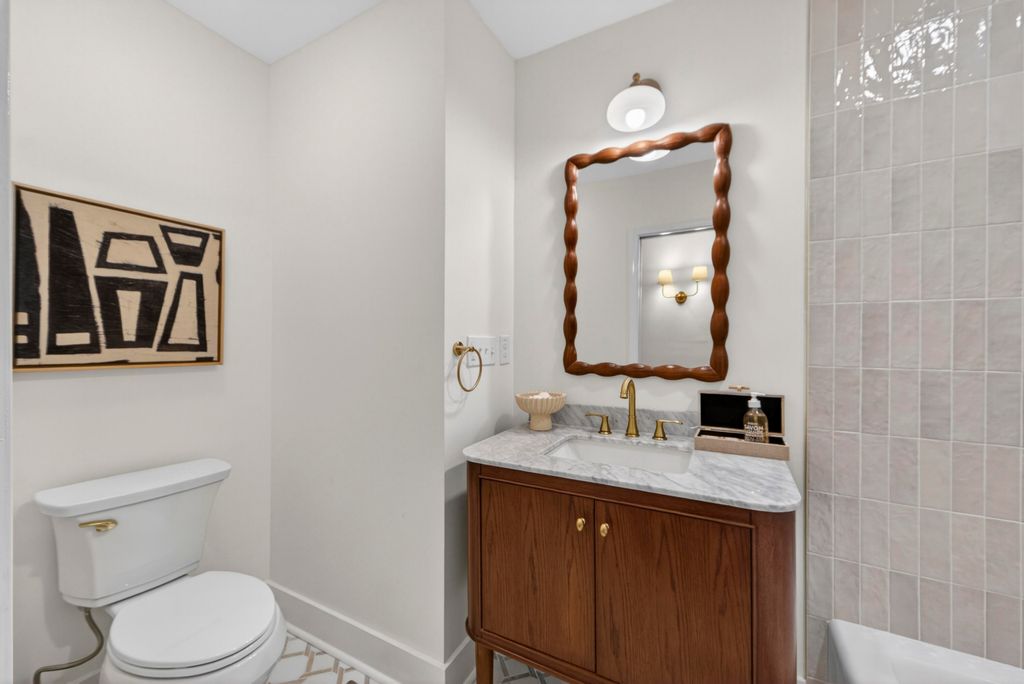 Image 13 of property listing at 1 Colleton Drive, Charleston, SC 29407