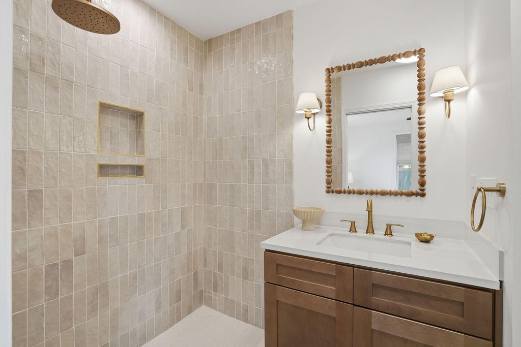 Image 21 of property listing at 1 Colleton Drive, Charleston, SC 29407