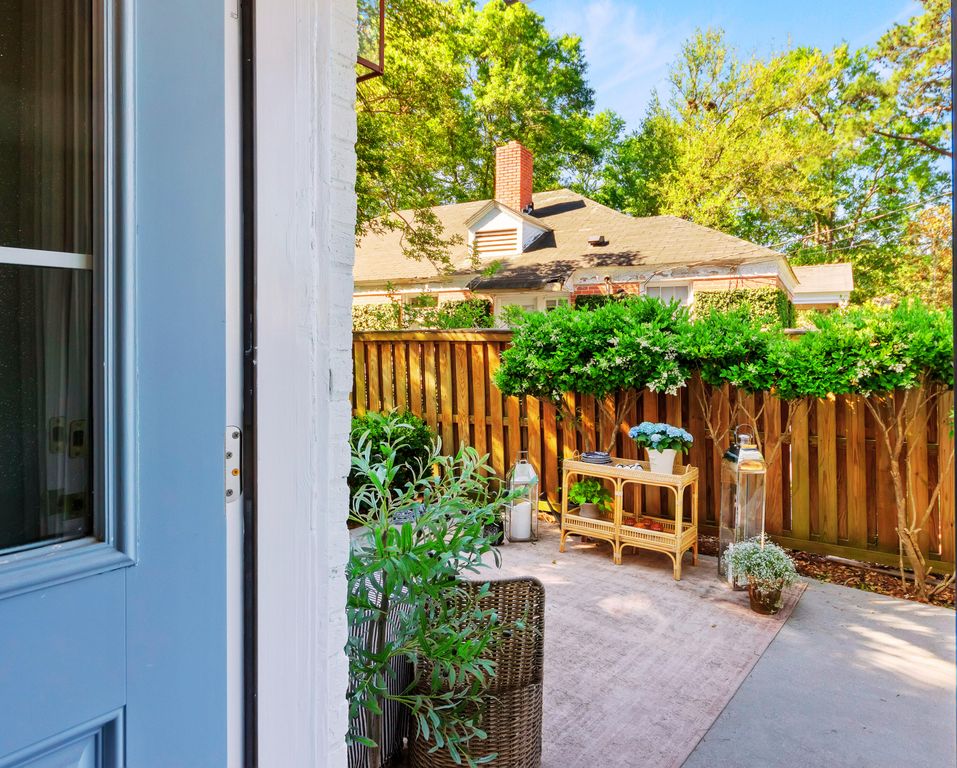 Image 28 of property listing at 1 Colleton Drive, Charleston, SC 29407