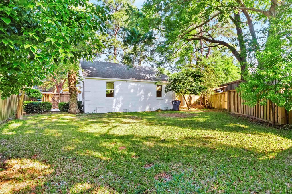 Image 34 of property listing at 1 Colleton Drive, Charleston, SC 29407