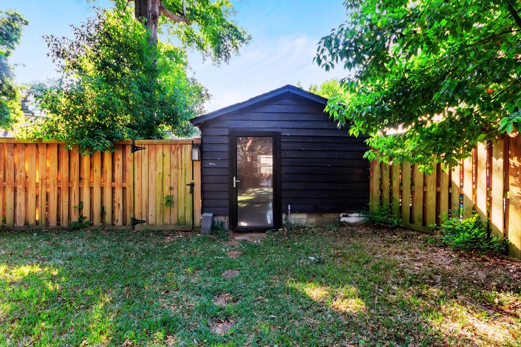 Image 35 of property listing at 1 Colleton Drive, Charleston, SC 29407