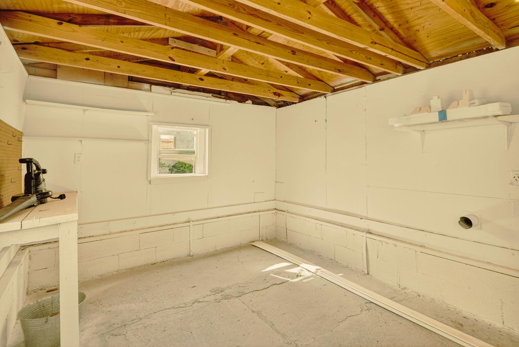 Image 36 of property listing at 1 Colleton Drive, Charleston, SC 29407