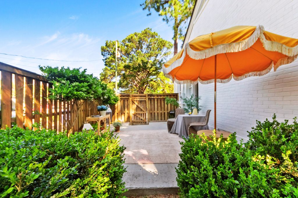 Image 37 of property listing at 1 Colleton Drive, Charleston, SC 29407