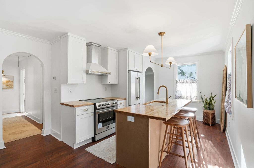 Image 6 of property listing at 1 Colleton Drive, Charleston, SC 29407