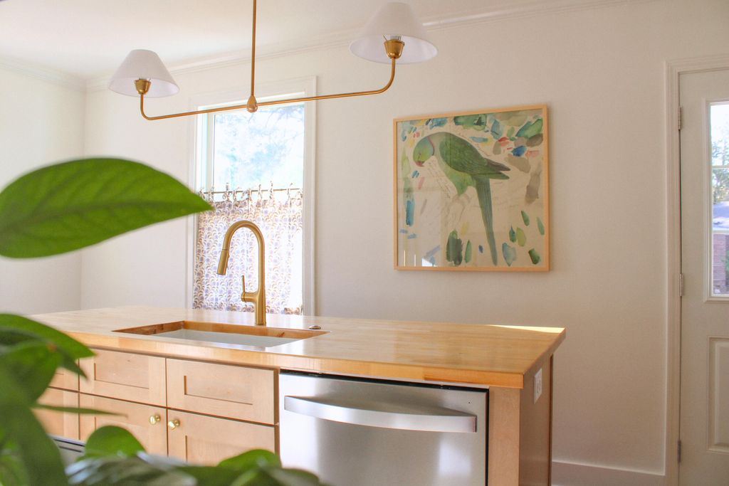 Image 9 of property listing at 1 Colleton Drive, Charleston, SC 29407