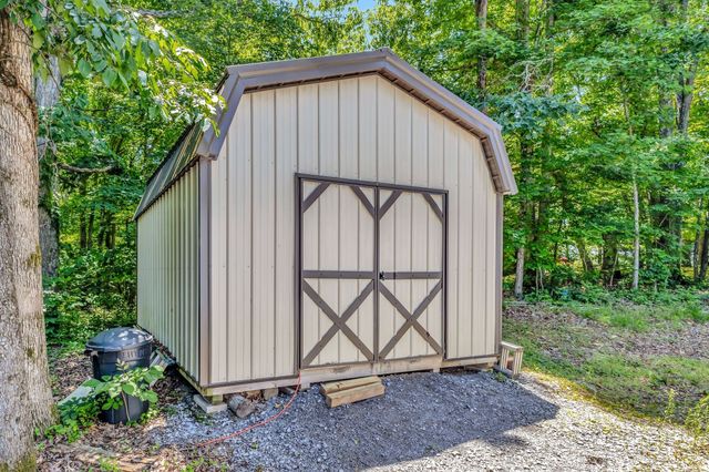 2320 Center Point Rd, Cumberland Furnace, TN 37051