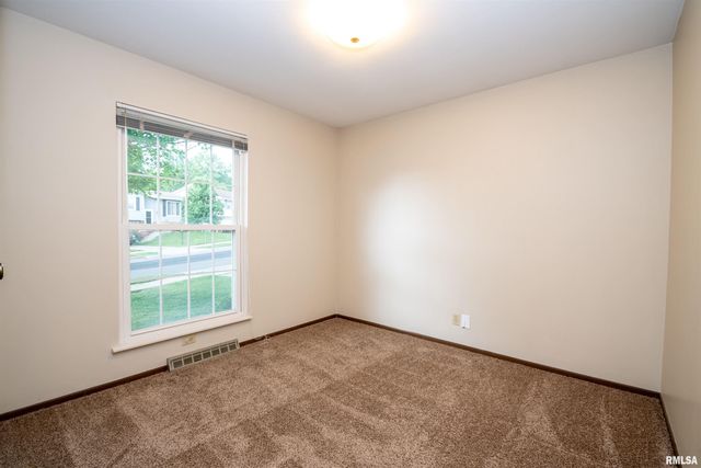 2405 W CARRIAGE Lane, Peoria, IL 61614