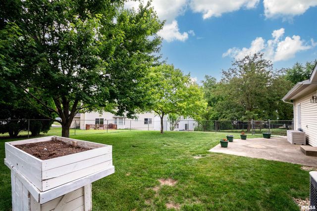 2405 W CARRIAGE Lane, Peoria, IL 61614