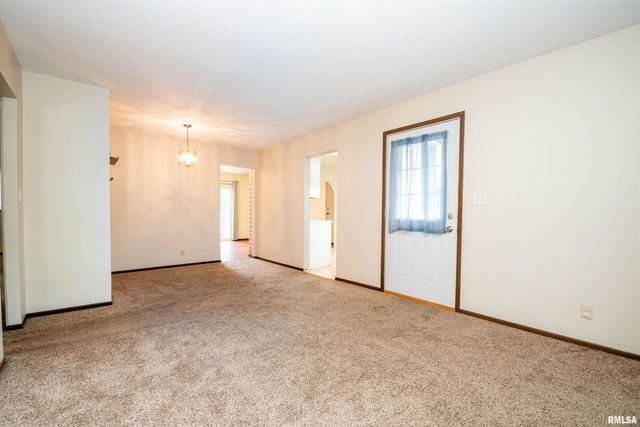2405 W CARRIAGE Lane, Peoria, IL 61614