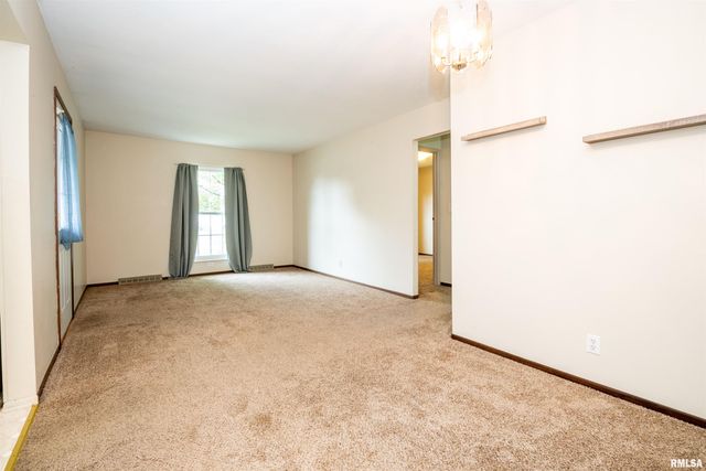 2405 W CARRIAGE Lane, Peoria, IL 61614
