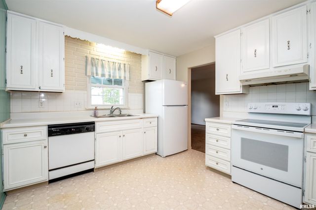2405 W CARRIAGE Lane, Peoria, IL 61614
