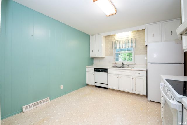 2405 W CARRIAGE Lane, Peoria, IL 61614