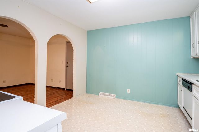 2405 W CARRIAGE Lane, Peoria, IL 61614