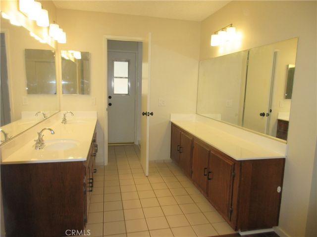 18715 Braemore Road, Northridge, CA 91326