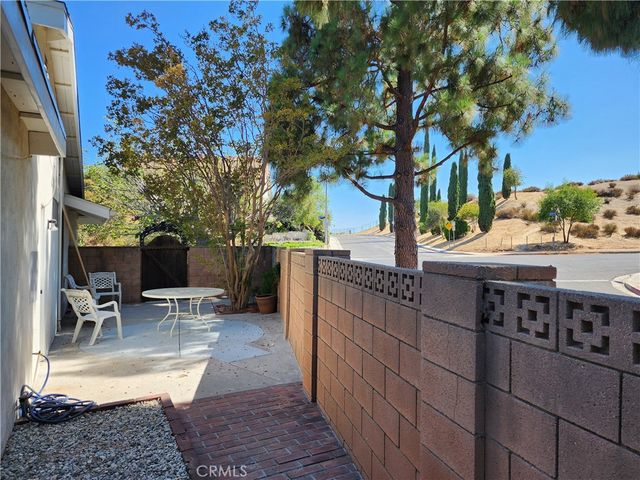 18715 Braemore Road, Northridge, CA 91326