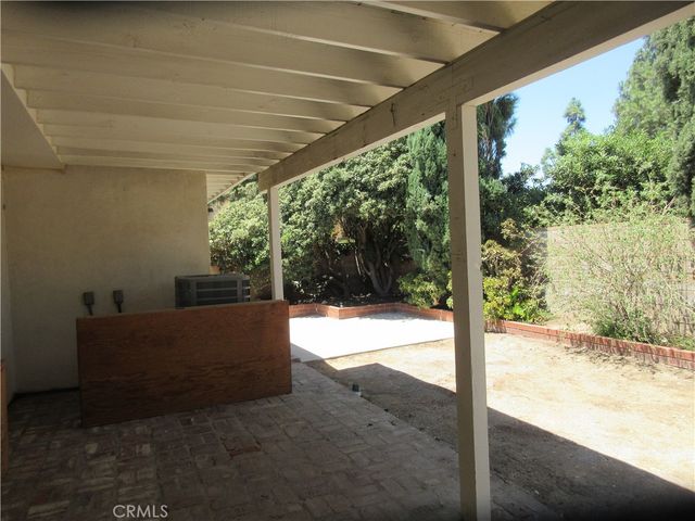 18715 Braemore Road, Northridge, CA 91326