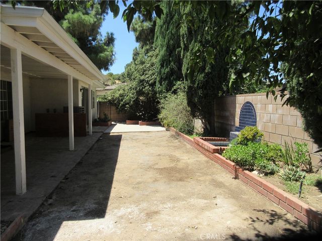 18715 Braemore Road, Northridge, CA 91326