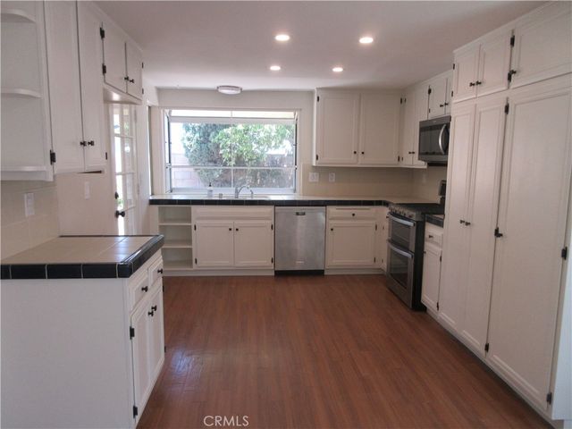 18715 Braemore Road, Northridge, CA 91326