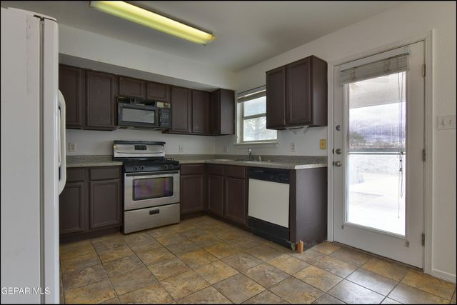 7958 Starry Night Drive, El Paso, TX 79932