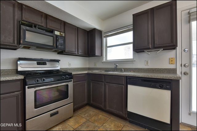 7958 Starry Night Drive, El Paso, TX 79932