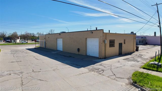 32300 Michigan Avenue, Wayne, MI 48184