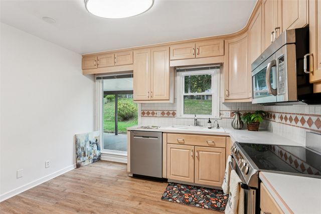 6826 Colby Avenue, Windsor Heights, IA 50324