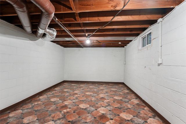 6826 Colby Avenue, Windsor Heights, IA 50324