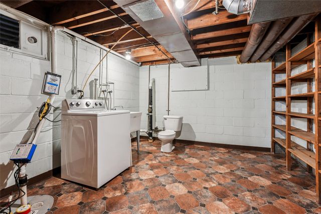 6826 Colby Avenue, Windsor Heights, IA 50324