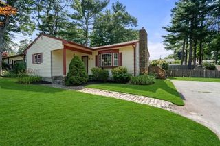 375 Middle Rd, Acushnet, MA 02743