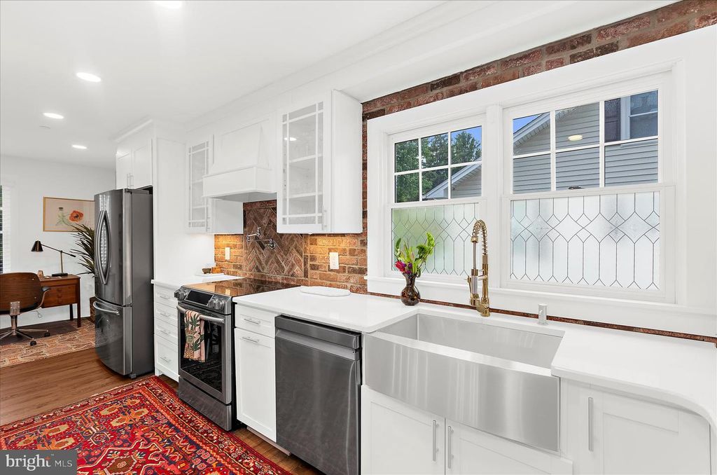 Image 15 of property listing at 304 GLEN AVE, Annapolis, MD 21401