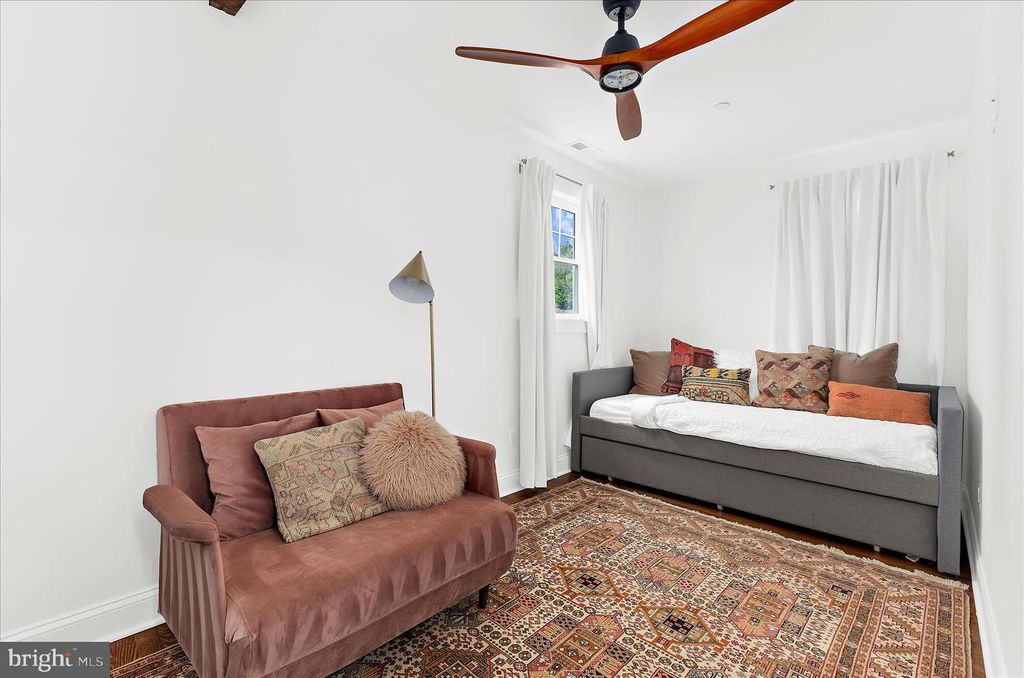 Image 33 of property listing at 304 GLEN AVE, Annapolis, MD 21401
