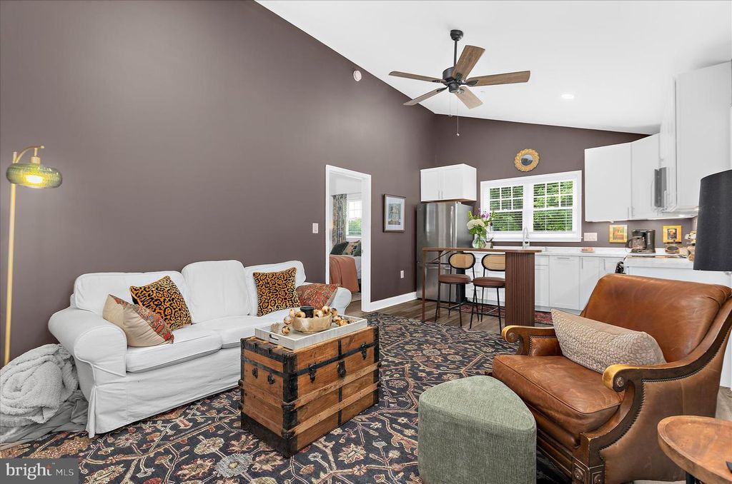 Image 36 of property listing at 304 GLEN AVE, Annapolis, MD 21401