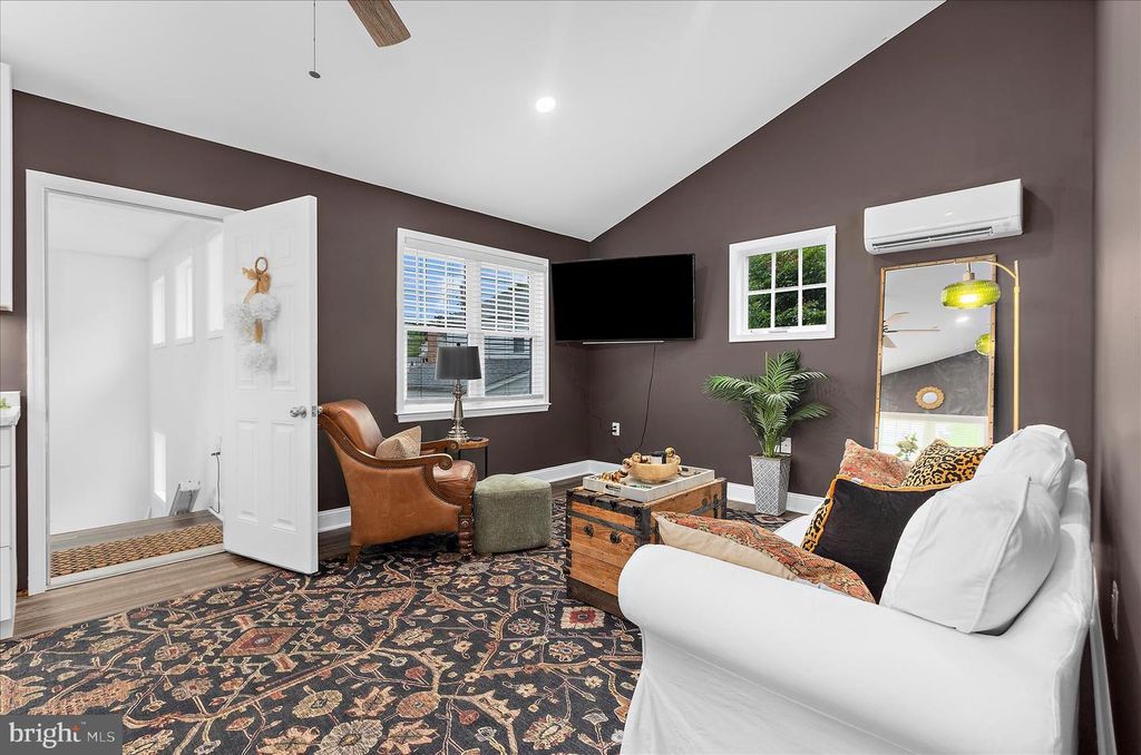Image 37 of property listing at 304 GLEN AVE, Annapolis, MD 21401