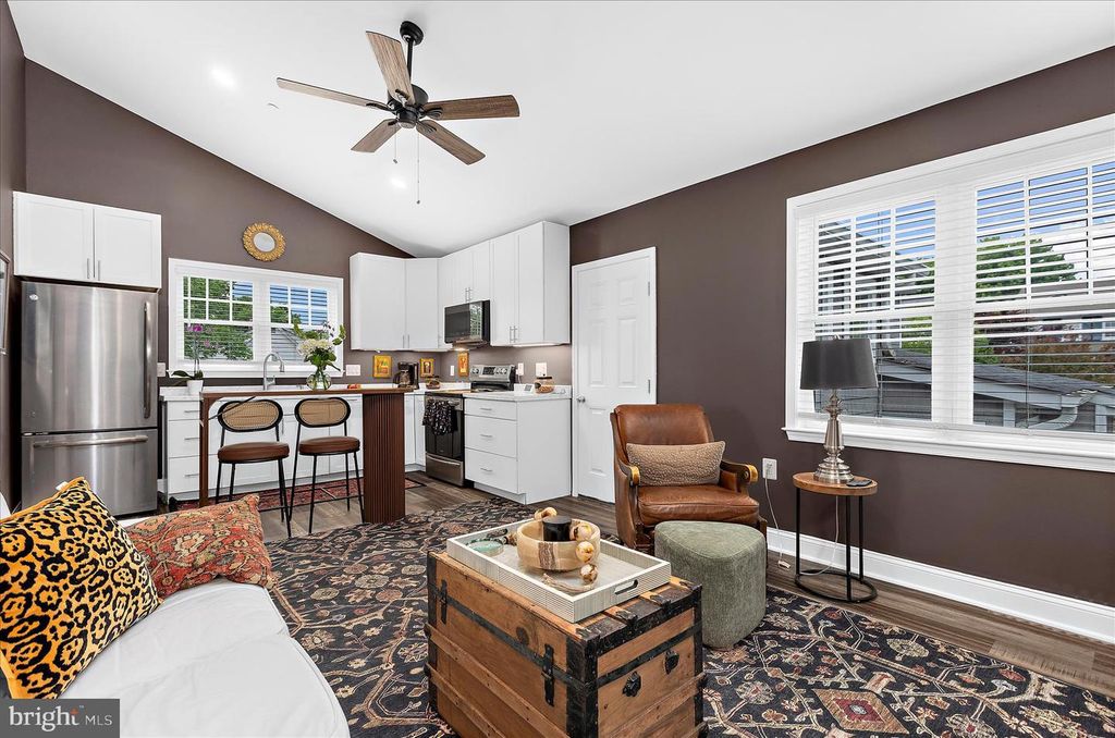 Image 38 of property listing at 304 GLEN AVE, Annapolis, MD 21401