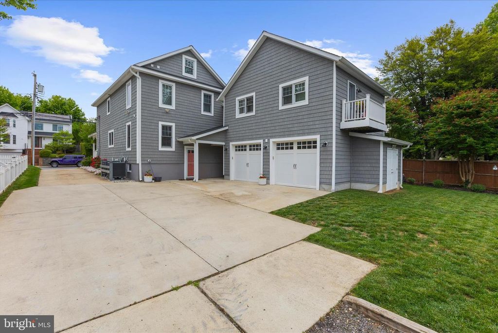 Image 4 of property listing at 304 GLEN AVE, Annapolis, MD 21401