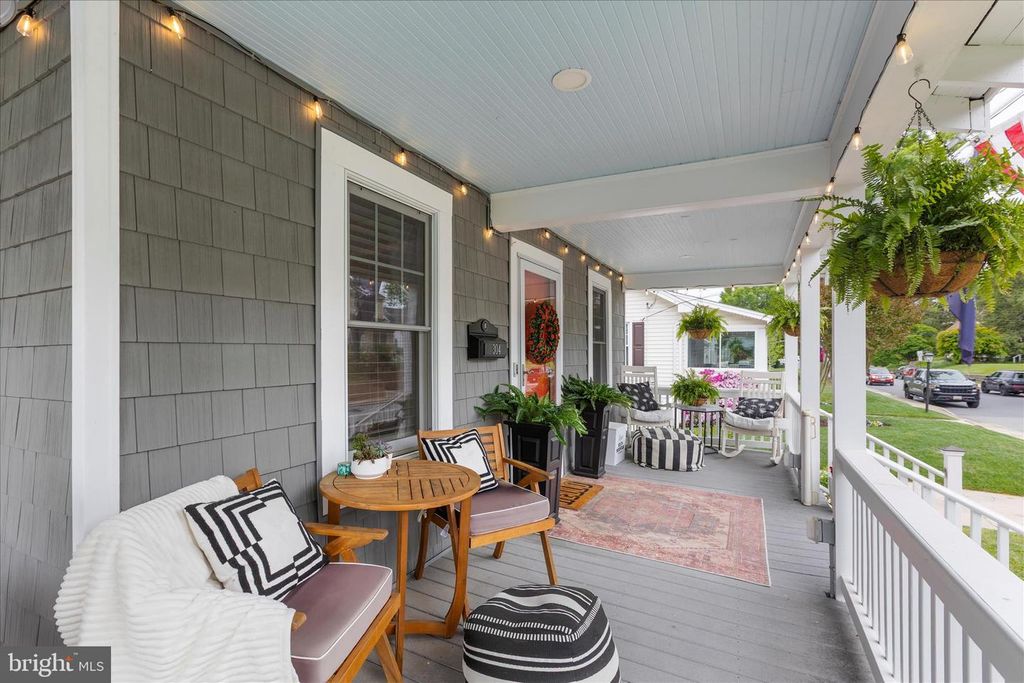 Image 5 of property listing at 304 GLEN AVE, Annapolis, MD 21401