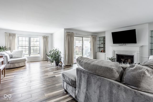 7370 Lions Head Drive B, Indianapolis, IN 46260