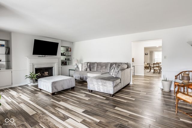 7370 Lions Head Drive B, Indianapolis, IN 46260