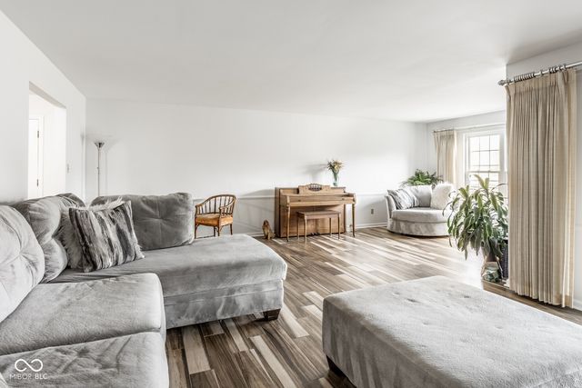 7370 Lions Head Drive B, Indianapolis, IN 46260