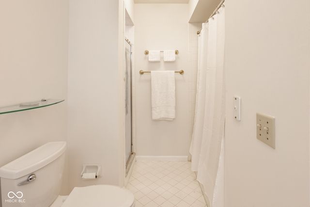 7370 Lions Head Drive B, Indianapolis, IN 46260