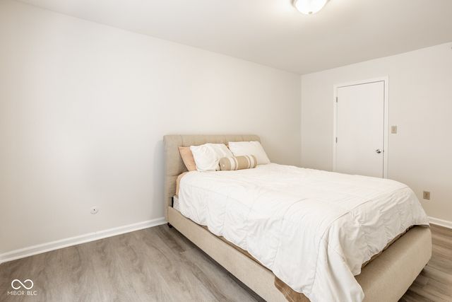 7370 Lions Head Drive B, Indianapolis, IN 46260