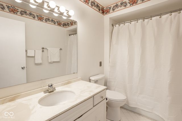 7370 Lions Head Drive B, Indianapolis, IN 46260