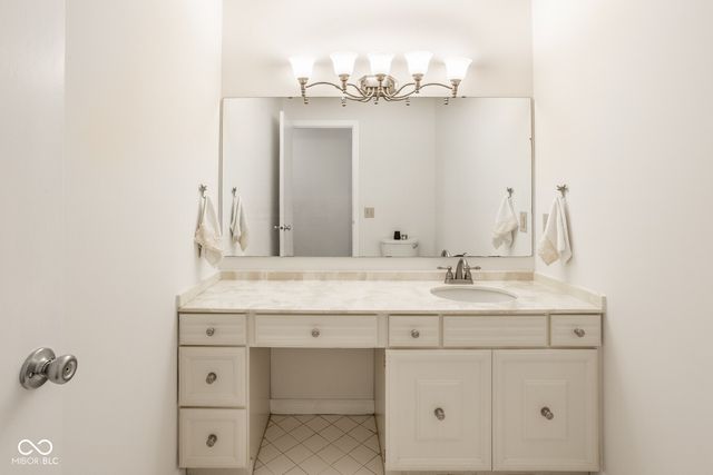 7370 Lions Head Drive B, Indianapolis, IN 46260